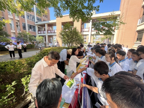 淮南市农科院科普进校园：点燃青春梦想 播种科学希望