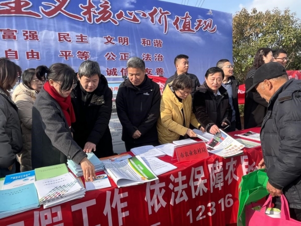 淮南市农科院党支部开展“农技服务进农村，科技助力乡村振兴”主题的“三下乡”党日活动