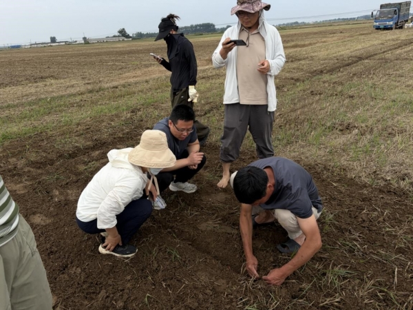 市农科与省农科院作物所联合开展优质高蛋白大豆引种试验示范1